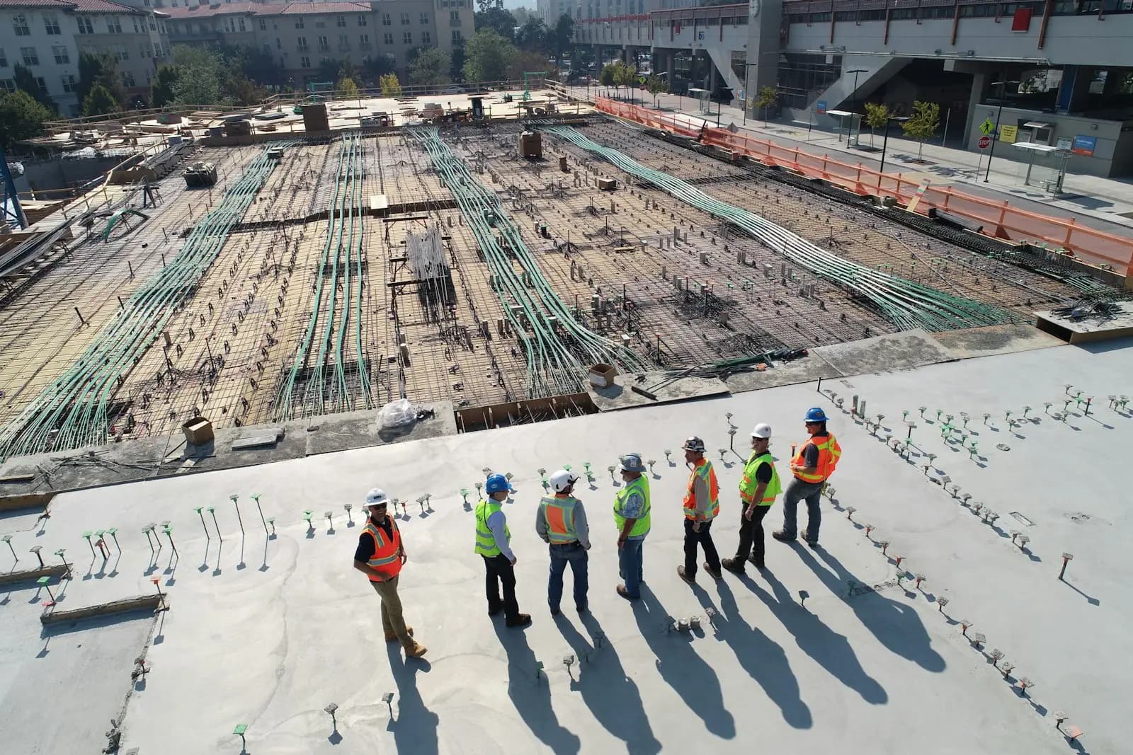 Gradilište stambenog objekta u fazi elektroinstalaterskih radova